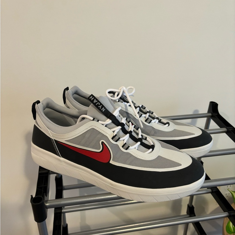 Nike Men's Black and White Sneakers